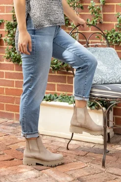 Alison HI211781