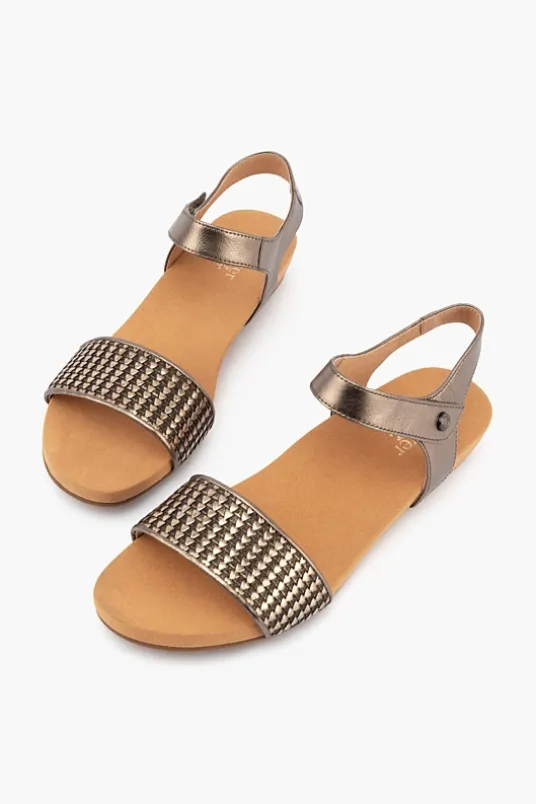 Dominica Weave