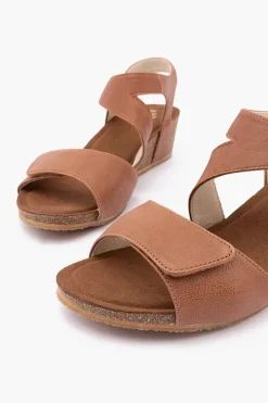 Kyra Plain
